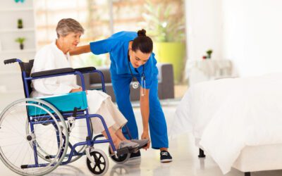 How can RNs help elderly patients in the plan of care