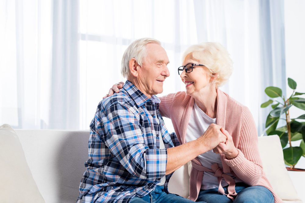 seniors moving into retirement home