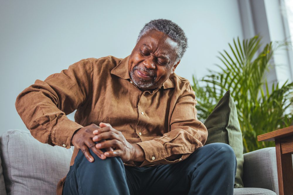 older black man with knee pain